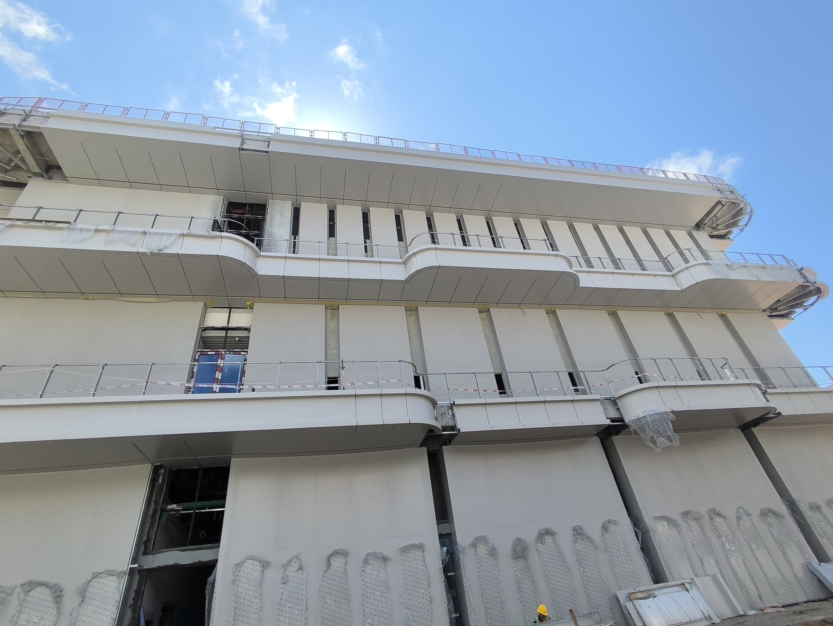 海南三亚量子精密测量实验设施幕墙项目-外立面施工实景.jpg