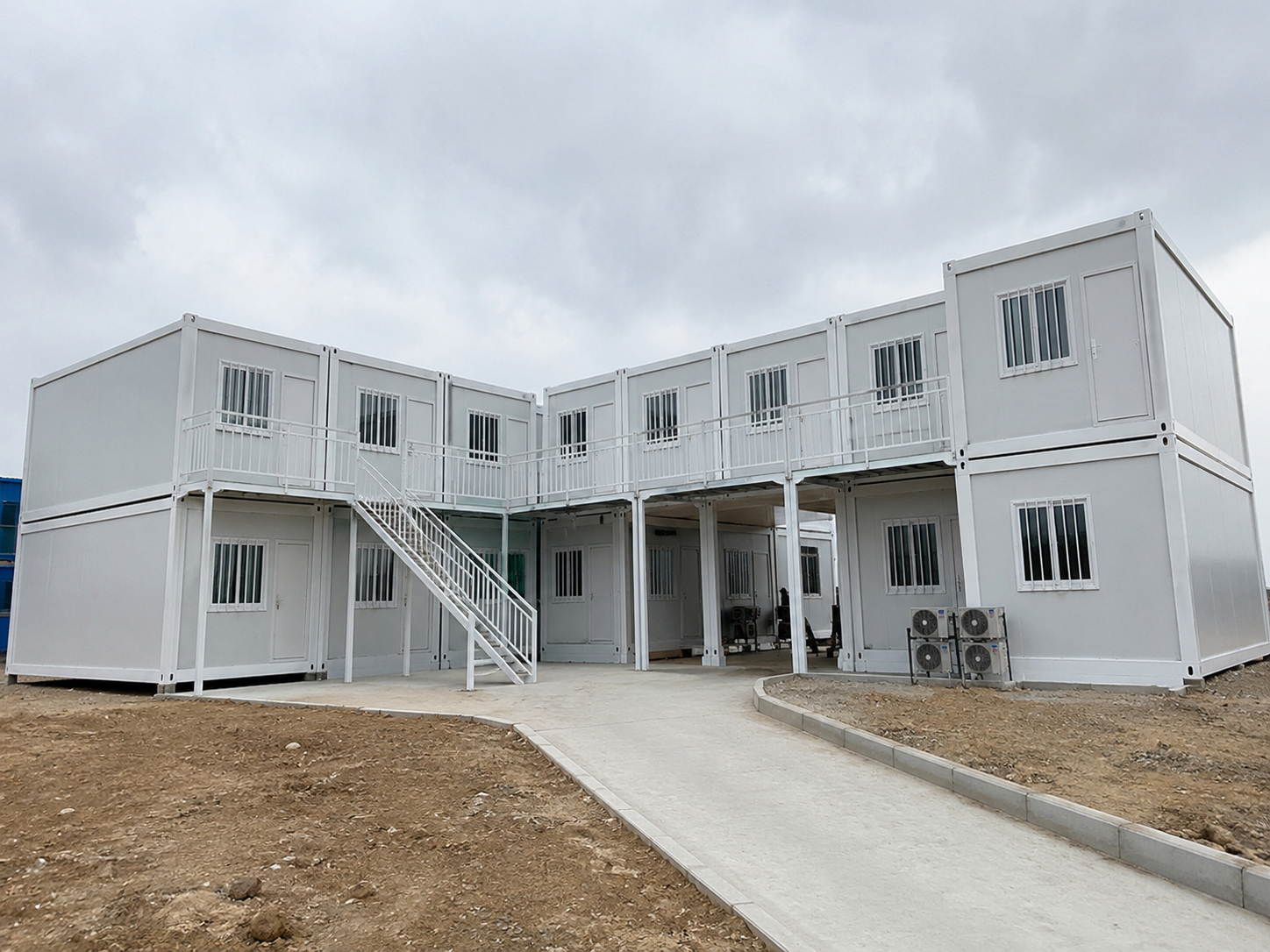 大型工地快拼箱组合办公宿舍临建项目实景.png